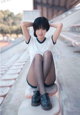 艹美女_HD免费播放