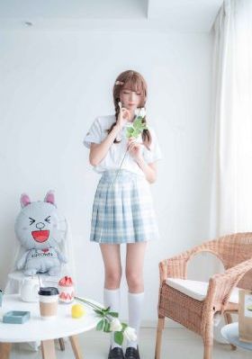 《年轻的女教师》4_HD影视在线观看